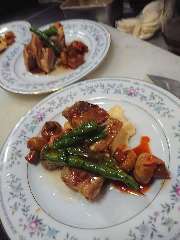 鶏モモの赤ワイン煮込み　コックオーヴァン