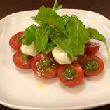 シチリア産モッツァレラチーズと完熟トマトのカプレーゼ