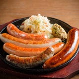 特製ドイツソーセージ5種盛り／Five Sausage Platter