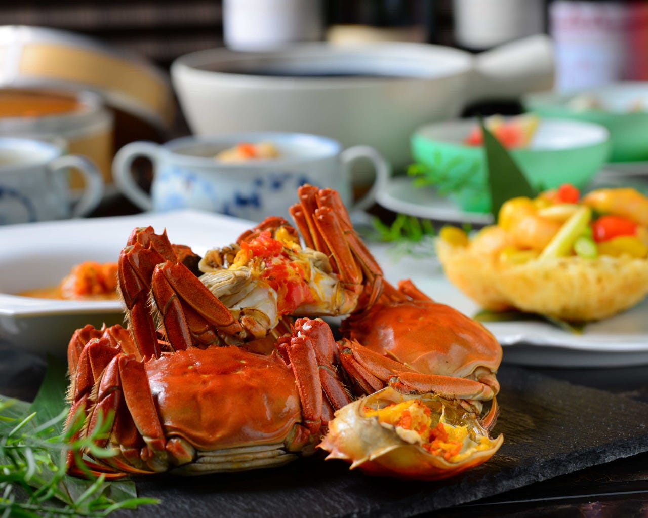 秋の味覚上海蟹のコースを是非ご賞味ください。