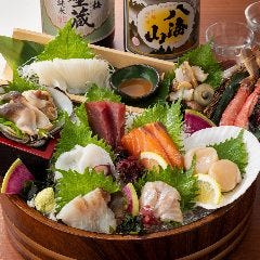 北の味覚を楽しむなら刺身は欠かせない。 彩り豊かな刺身盛り！