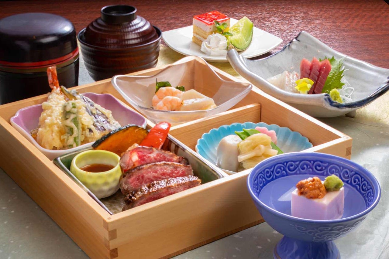 土日祝日ランチ限定 山形牛ステーキ付き 松花堂弁当 に予約限定で1ドリンクサービス の詳細 御影蔵 丸ビル 丸の内 刺身 ぐるなび