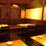 気軽にお過ごし頂けるテーブル個室席もございます。