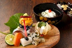 12月料理長特選懐石コース お献立一例 約10品。2名様からご利用頂けます。