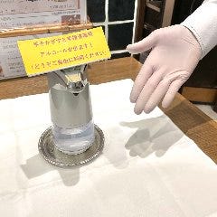 【2】入店時：お客様にも消毒をお願いしております。