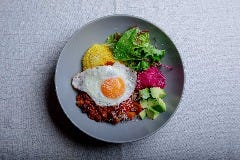 ８LOUNGE人気のオリジナルタコライス！