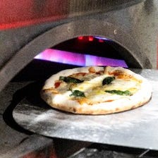 ピザ窯で焼き上げる本格PIZZA