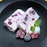 ヨーグルトのアイスケーキ