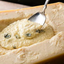 チーズの器のリゾット　いすみとイタリアチーズのクワトロフォルマッジ