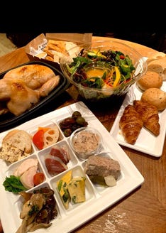 ５月限定の タンドリーチキンドライカレー弁当 デリー上野店 毎日カレー と タイ料理 By エスニカン