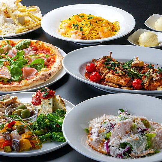 テーブルに並ぶミア・ボッカのメニュー