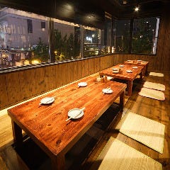 道頓堀を一望できるお座敷で宴会を