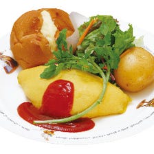 KUKUチキンライスのモッツァレラチーズオムライス