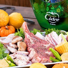 【屋根付きで雨でも安心】全15席！《貸切の場合は20名可能》テラスでびのびBBQを楽しめる贅沢な空間　