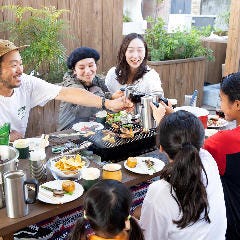 友人同士のBBQパーティにも◎8名様から完全貸切可能です