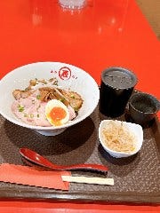 お米はコシイブキを使用。こだわりの素材を使ったランチです