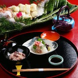 お祝い会席には、小豆や祝い八寸を添えて