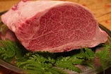 極上黒毛和牛ヒレ肉はローストビーフはもちろん、炭火焼でステーキでも！