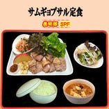 ★サムギョプサル定食 ★Set Menu with Grilled Pork Belly and side dish