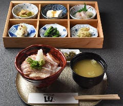 ワンランク上の世界の山ちゃん 山 伏見店