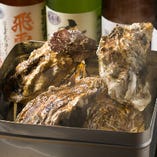 牡蠣のガンガン焼き
※牡蠣は市場の状況により、仕入れられる個数が少ない場合がございます。