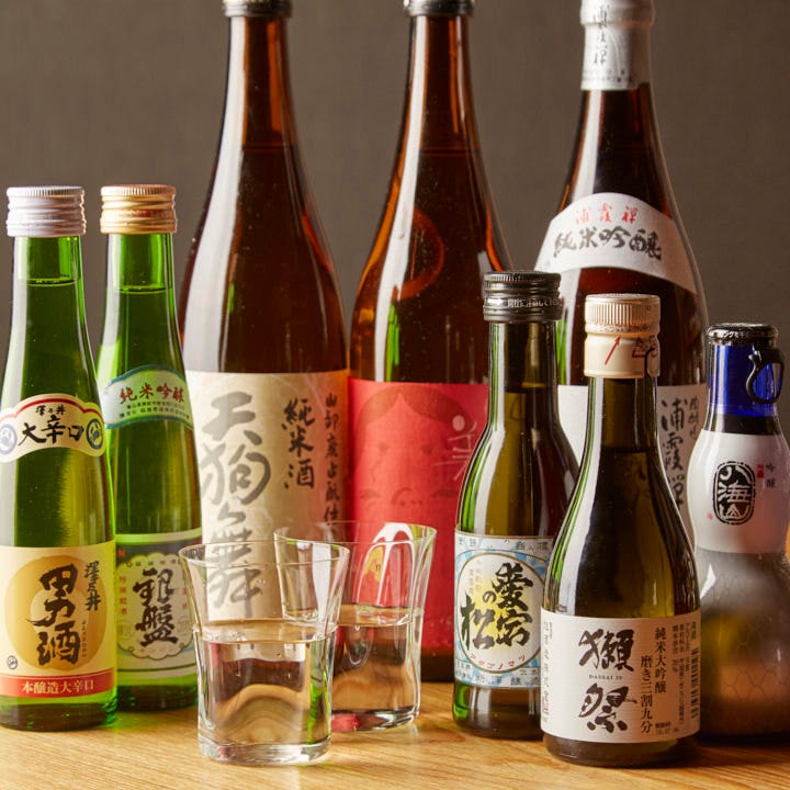 獺祭や八海山など海鮮の繊細なおいしさを引き立てる日本酒も充実