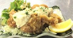 さくさくチキンに自家製タルタルソースたっぷりの自慢の逸品です