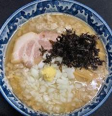 麺は中太で食べ応え抜群！ 岩のりが良い味だしてます