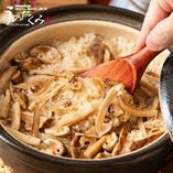 季節に応じた食材を組み合わせた土鍋ご飯！