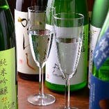全国各地の酒蔵より厳選したこだわりの日本酒は常時100種以上