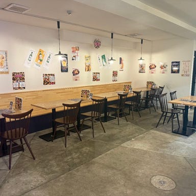 韓国っぽい居酒屋なぎさ_テーブル席(4~5名様×5卓)