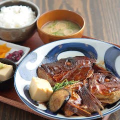 魚屋直営店だからこそ。鮮度抜群の海鮮定食をご用意！