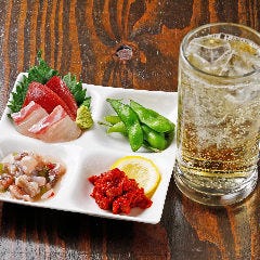 ドリンクはタッチパネルで簡単注文♪おつまみの一品料理もぜひ◎