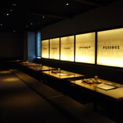 屋上ビアガーデンと屋内完全個室 博多野菜巻串 はなこま東京店