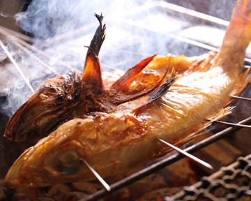 こてば　舟盛り 舟盛りを海に浮かべて食べたい :: デイリーポータルZ