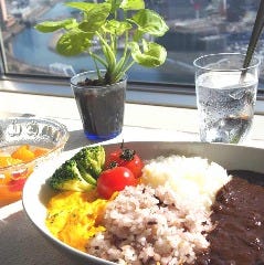 横浜でランチ！ひとりでも入りやすい、駅近くでオススメのお店はありませんか？