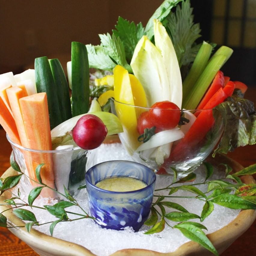 すっきり辛口の日本酒と相性抜群の新鮮な野菜たち