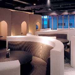 新宿でディナー デートにおすすめな夜景が綺麗なレストラン特集