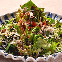 虎連坊 ヒルトンプラザウエスト店_釜揚げしらすのグリーンサラダ