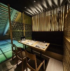 虎連坊 ヒルトンプラザウエスト店_【充実した完全個室×白木香る大人の和空間でおもてなし】
