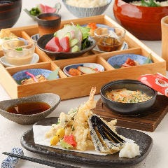 虎連坊 ヒルトンプラザウエスト店_≪お昼の会食に最適◎≫　鯛めし食べ放題！虎の松華堂　＋海老と季節の天麩羅＆蟹味噌グラタン・デザート付