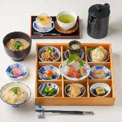 虎連坊 ヒルトンプラザウエスト店_≪お昼の会食に最適◎≫夏）虎の松華堂～鯛胡麻刺し茶漬け付～　9種の季節和菜、鯛めし