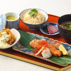 虎連坊 ヒルトンプラザウエスト店_【鯛めし 食べ放題】銀鮭の西京焼き～イクラおろしのせ～膳