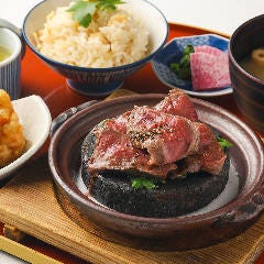 虎連坊 ヒルトンプラザウエスト店_【鯛めし 食べ放題】黒毛和牛の石焼きステーキ膳