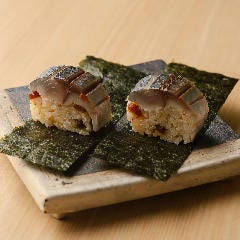 虎連坊 ヒルトンプラザウエスト店_炙り〆鯖の棒寿司　2貫