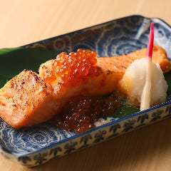 虎連坊 ヒルトンプラザウエスト店_銀鮭の西京焼き イクラおろしのせ