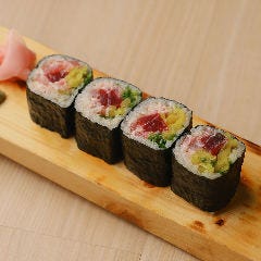 虎連坊 ヒルトンプラザウエスト店_トロたく巻き寿司