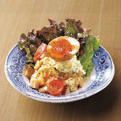 煮玉子といぶりがっこのポテトサラダ 虎連坊 ヒルトンプラザウエスト店_煮玉子といぶりがっこのポテトサラダ