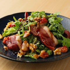 鴨生ハムと春菊のサラダ 虎連坊 ヒルトンプラザウエスト店_鴨生ハムと春菊のサラダ