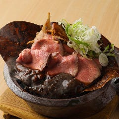 虎連坊 ヒルトンプラザウエスト店_牡蠣葱味噌で食べる　牛タンと茸の朴葉焼き